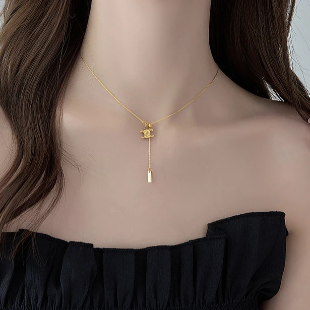 钛钢项链 轻奢设计感小众百搭抽绳吊坠金色钛钢项链高级感锁骨链