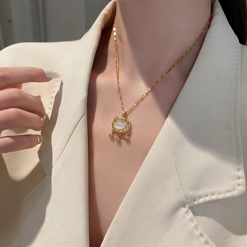 钛钢项链 长命锁祥云铃铛锁骨项链女新款时尚潮流轻奢小众配饰夏