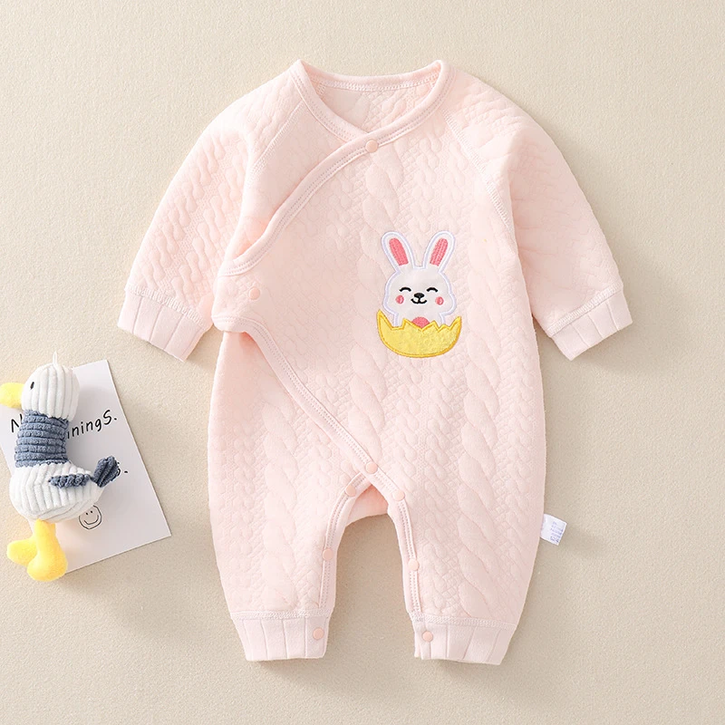 春秋冬婴儿连体保暖新生儿哈衣爬服偏襟0-5个月男女宝宝衣服满月