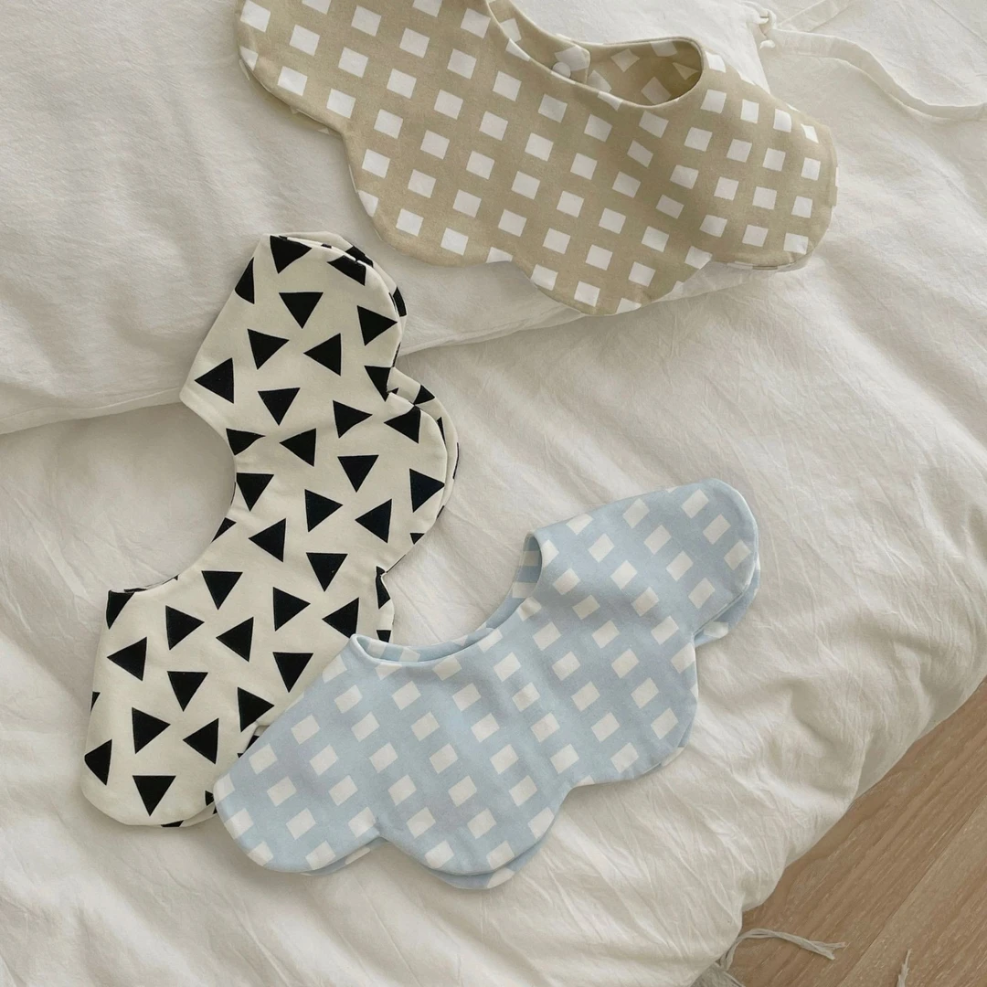 ins风韩系夏季新款A类棉口水巾新生婴儿双面花瓣旋转围兜宝宝围嘴