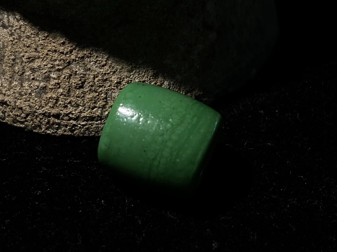 精品绿色琉璃桶珠