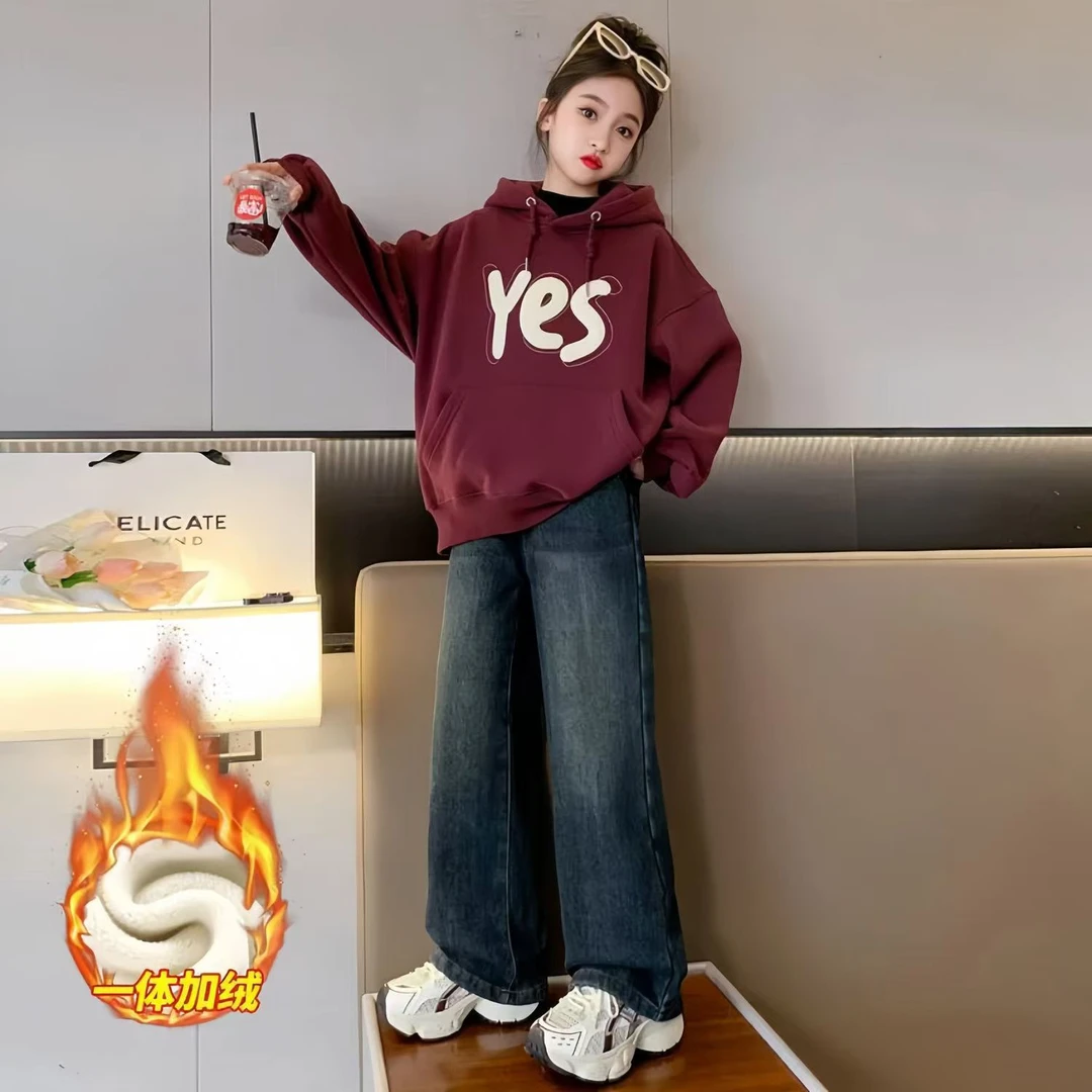 女童加绒套装2025新款秋冬款网红一体卫衣加厚冬季款牛仔裤两件套