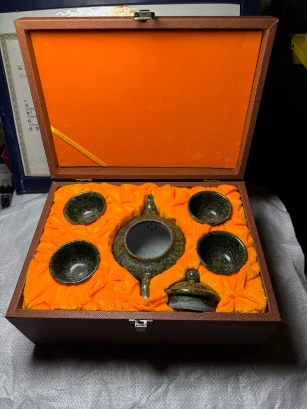 非金属仿水晶吊坠 藏玉。蛇纹。容量300C C精品假一赔10。