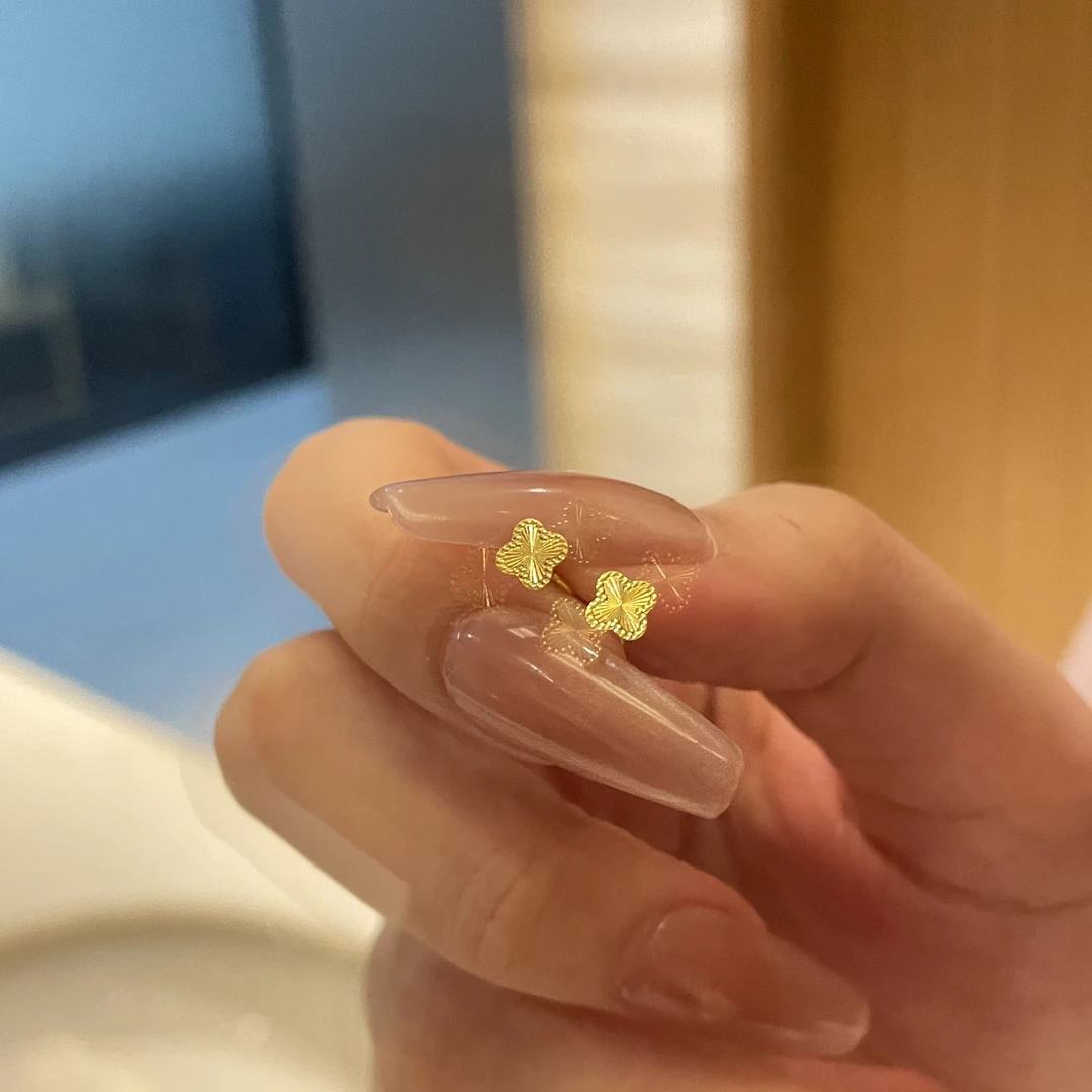 足金999精致四叶草耳钉ins风送礼自戴女款时尚百搭简约经典养耳洞
