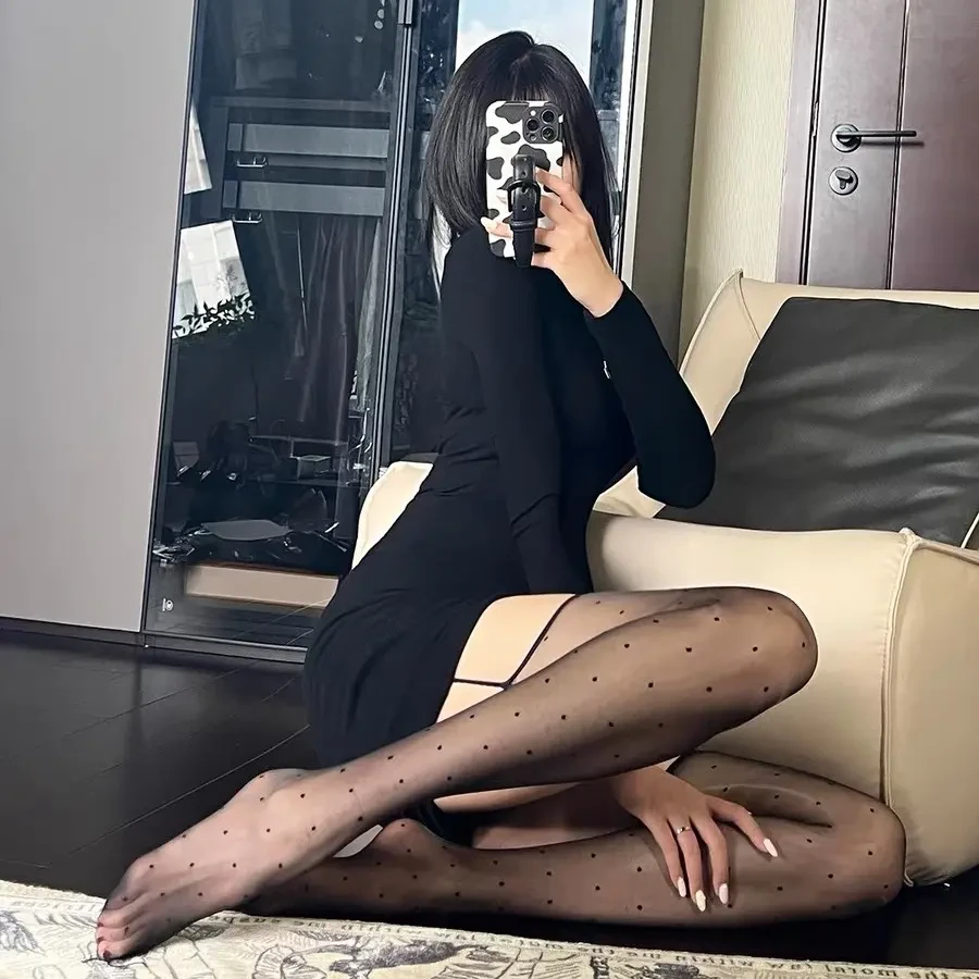 火辣辣妹性感吊带黑丝波点丝袜夜店御姐制服