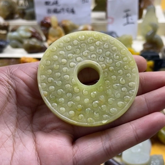 蛇纹石玉颈饰未镶嵌