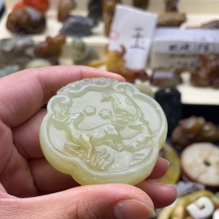 蛇纹石玉摆件未镶嵌44