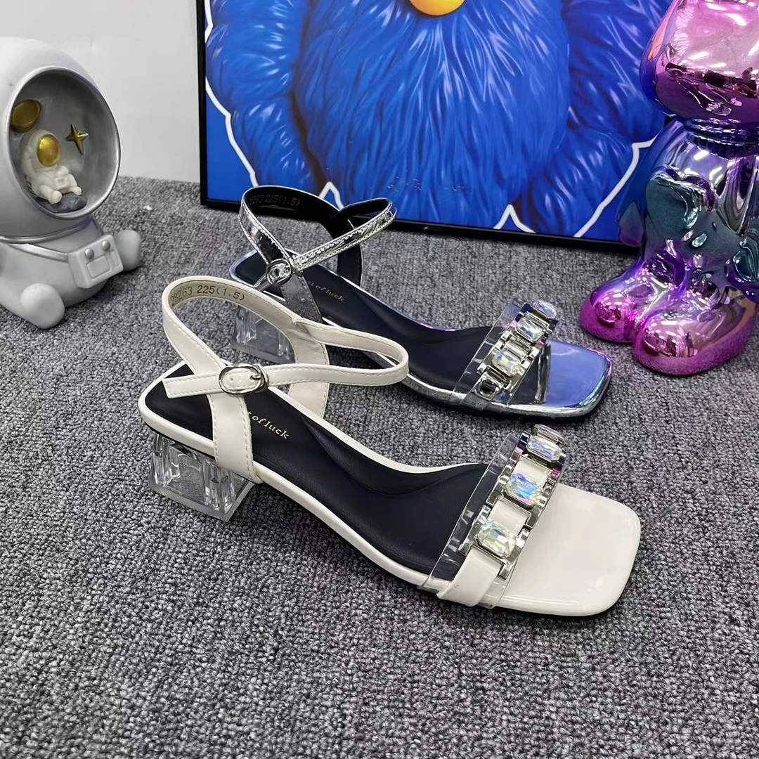 粗跟夏外穿新款中跟凉拖鞋网红ins潮一字水晶跟凉鞋女 28263