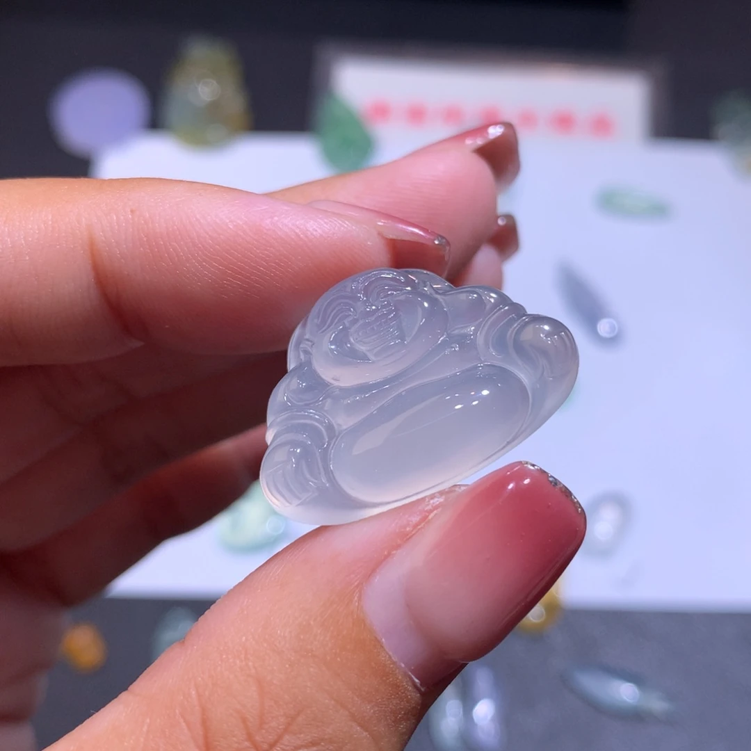 翡翠颈饰未镶嵌佛