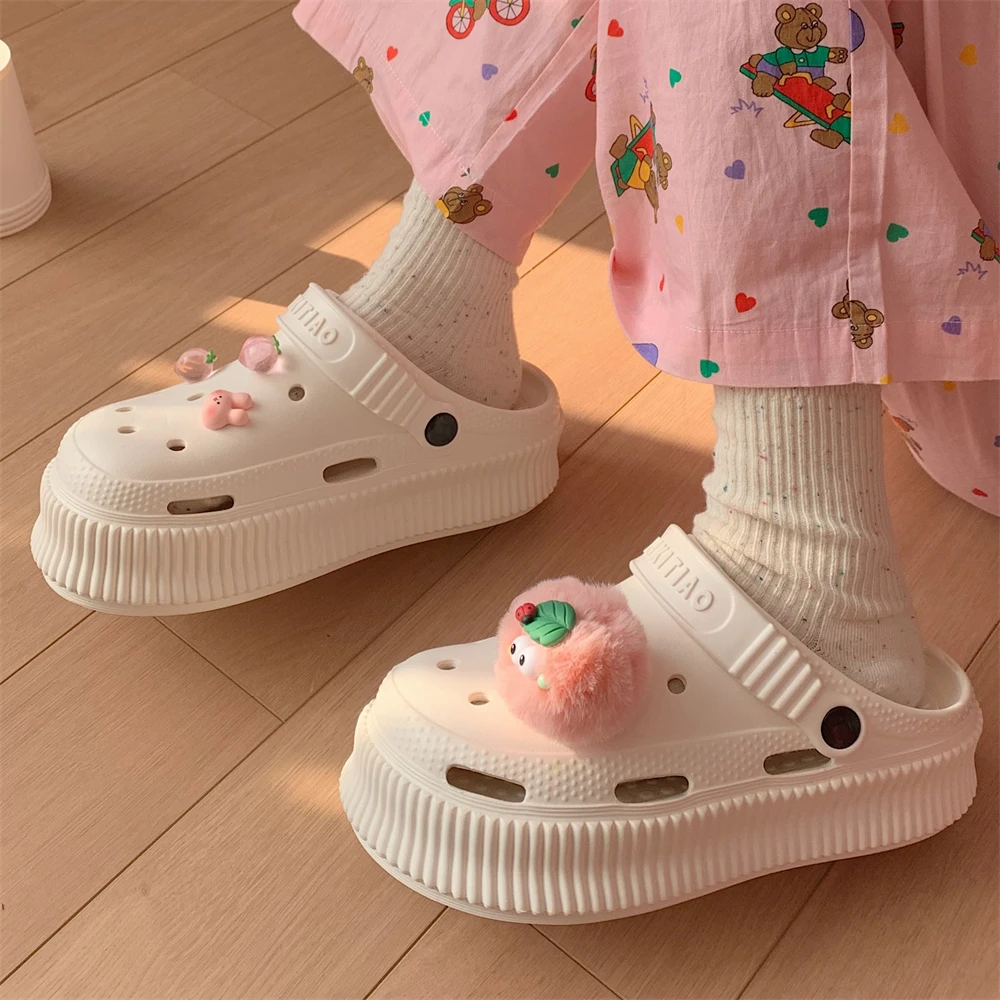 细细条 学生可爱毛绒公仔夏季户外穿沙滩鞋增高厚底包头洞洞鞋女