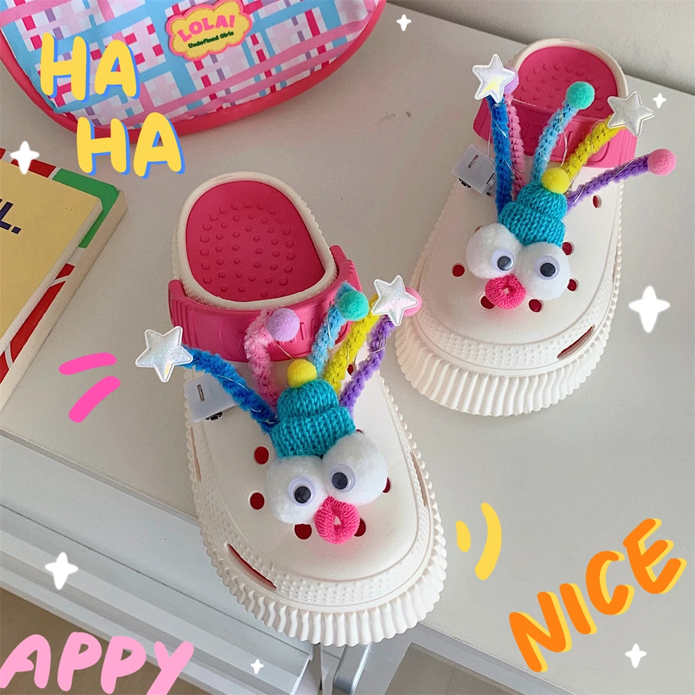 细细条 创意丑萌可爱发光小丑洞洞鞋女夏时尚外穿防滑厚底沙滩鞋