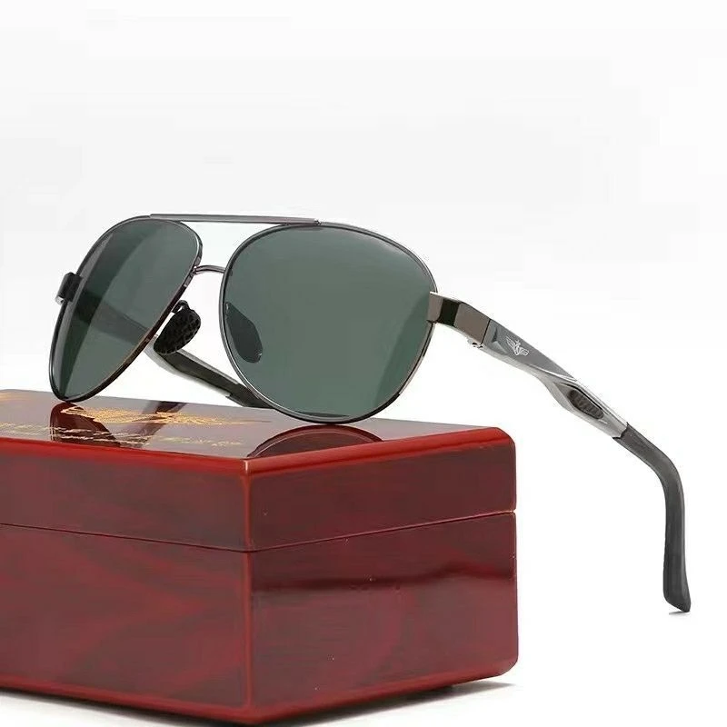 新款偏光太阳镜 男女同款 防紫外线开车户外 防蓝光