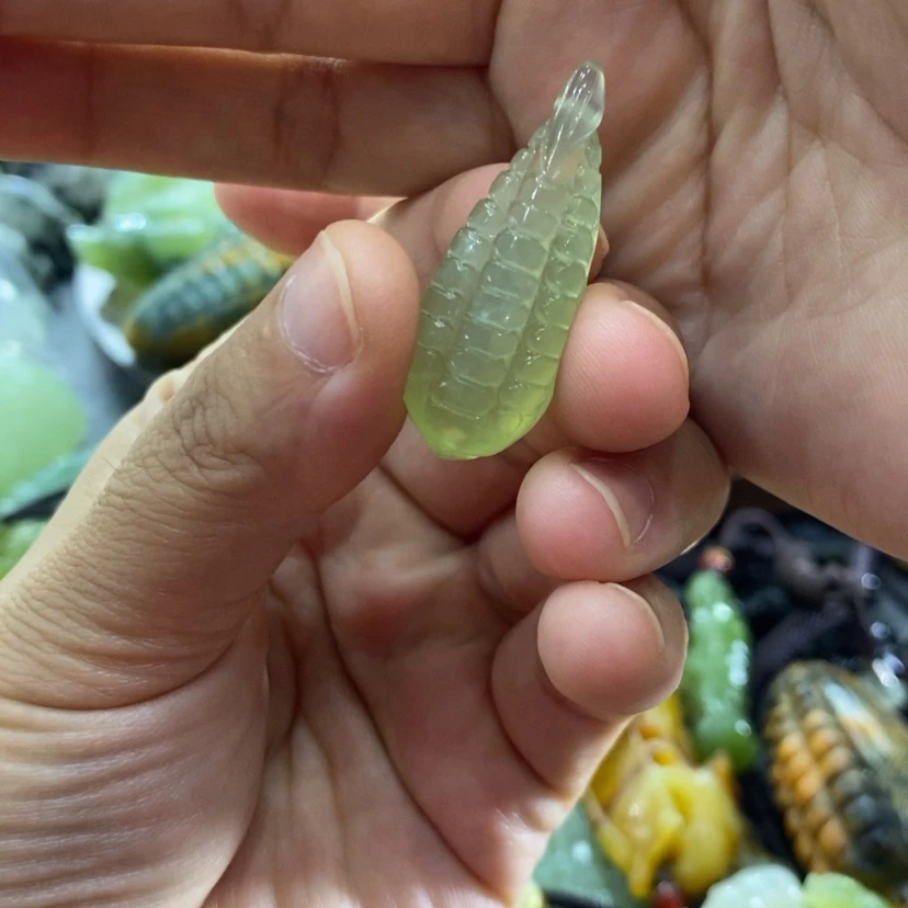 【闪购商品】蛇纹石玉颈饰未镶嵌蜜***子