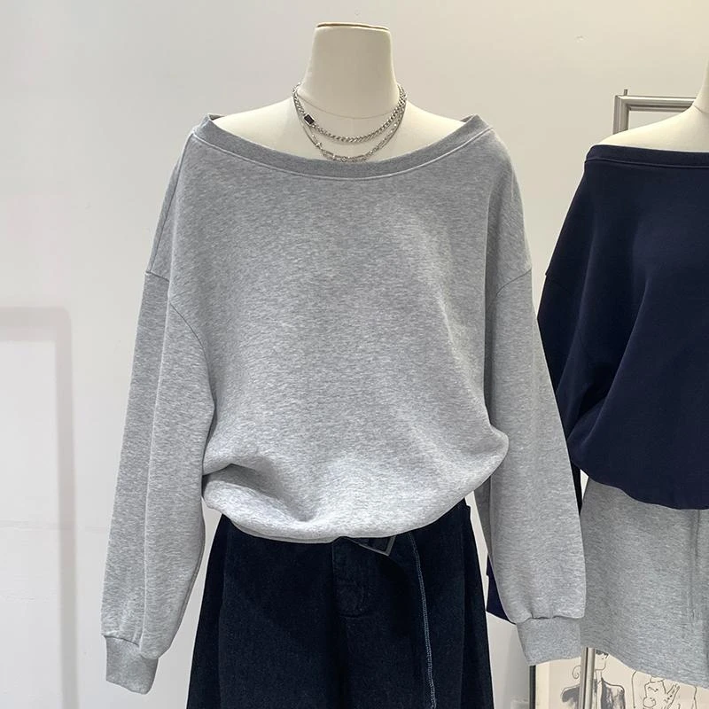 秋季慵懒风美式松弛感藏青色斜肩卫衣女纯色露肩气质辣妹长袖上衣