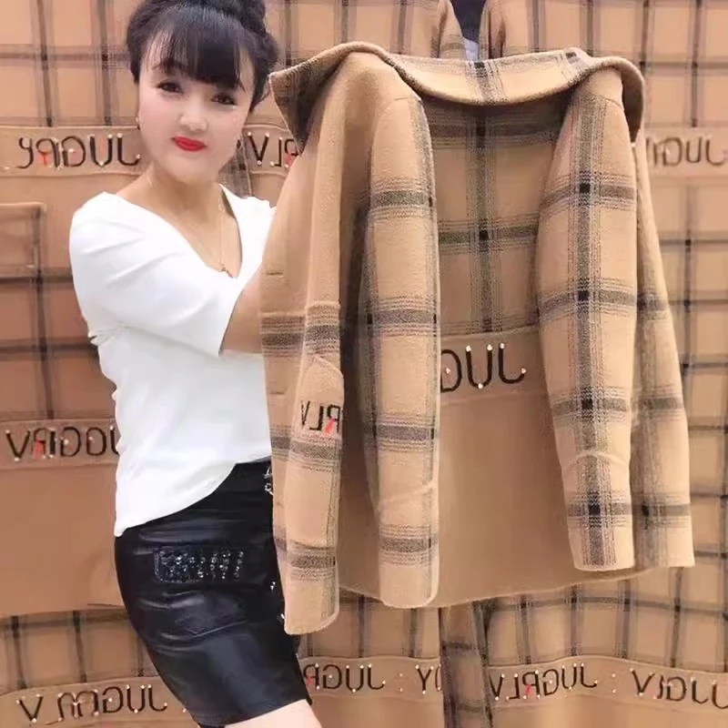 安妮翔子中老年妈妈外套女春秋款短款格子毛呢大衣女洋气减龄上衣