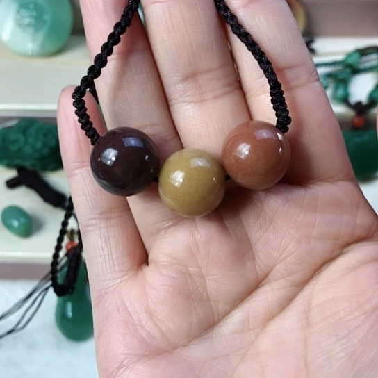 石英质玉颈饰未镶嵌