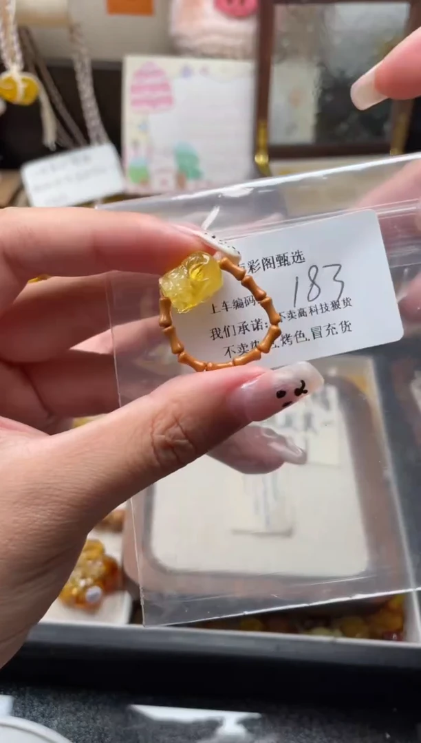 【闪购商品】蜜蜡裸石未镶嵌183，