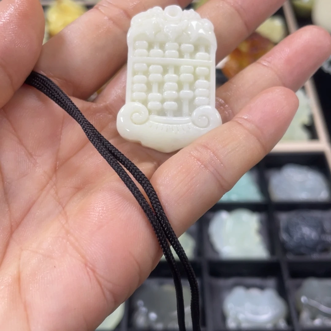 蛇纹石玉颈饰合金