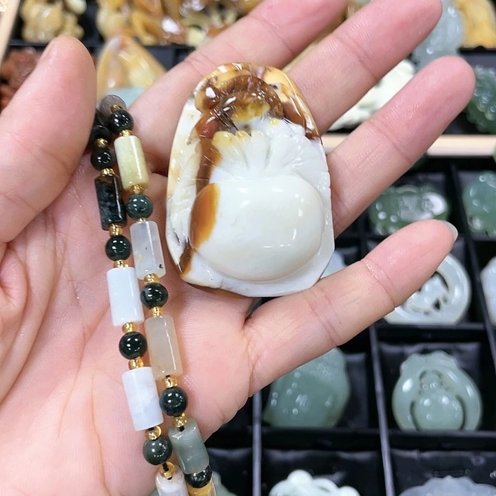 蛇纹石玉颈饰未镶嵌