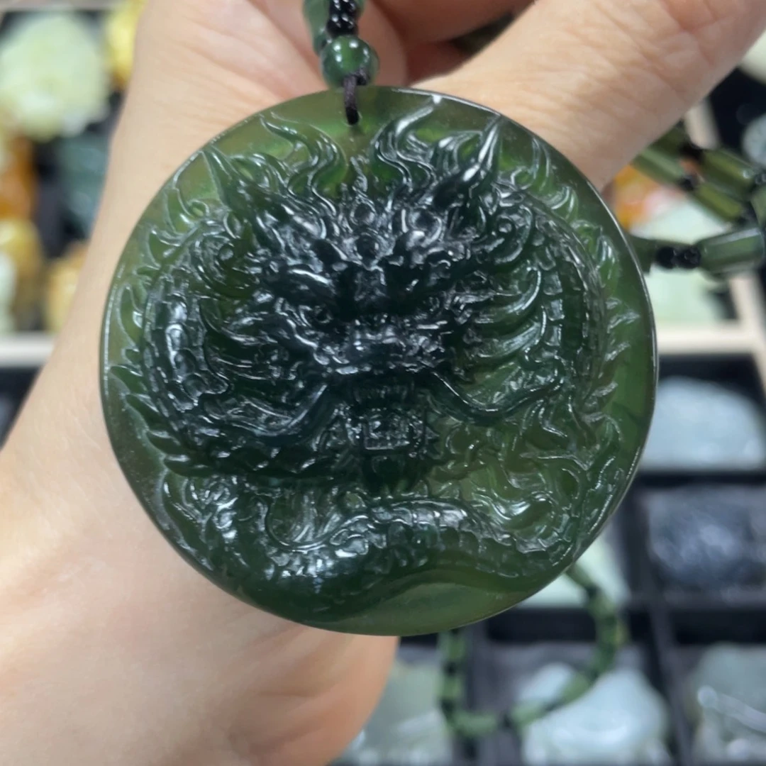 蛇纹石玉颈饰合金