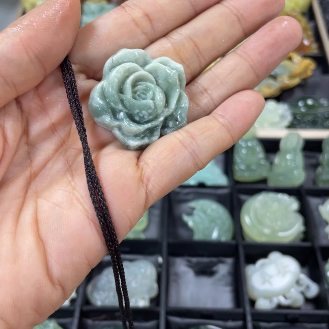 蛇纹石玉颈饰未镶嵌