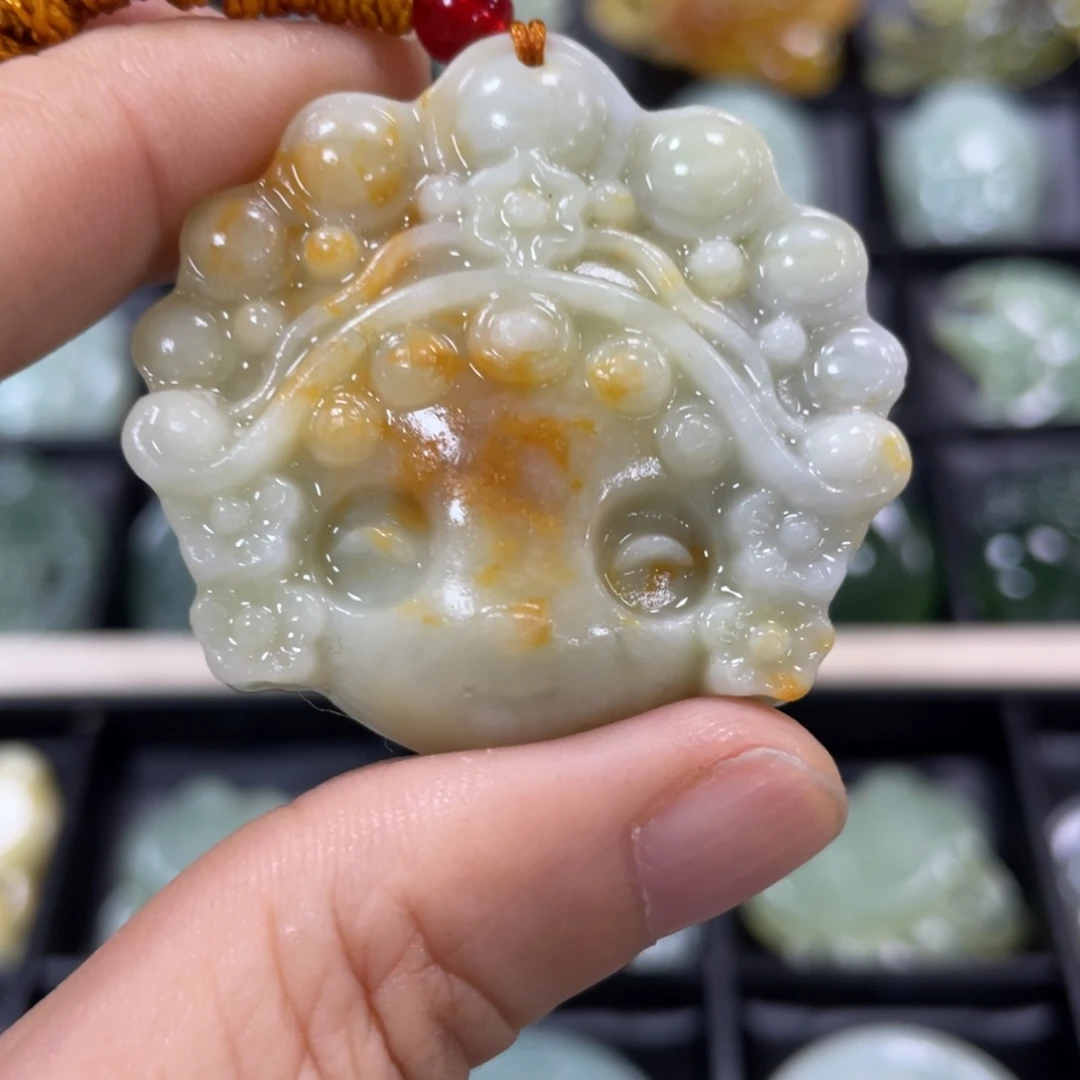 蛇纹石玉颈饰合金