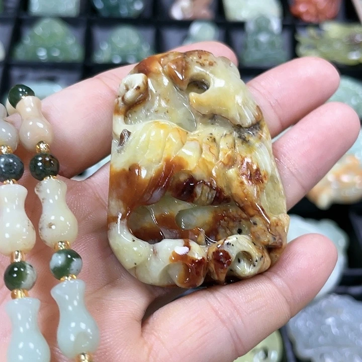 蛇纹石玉颈饰未镶嵌