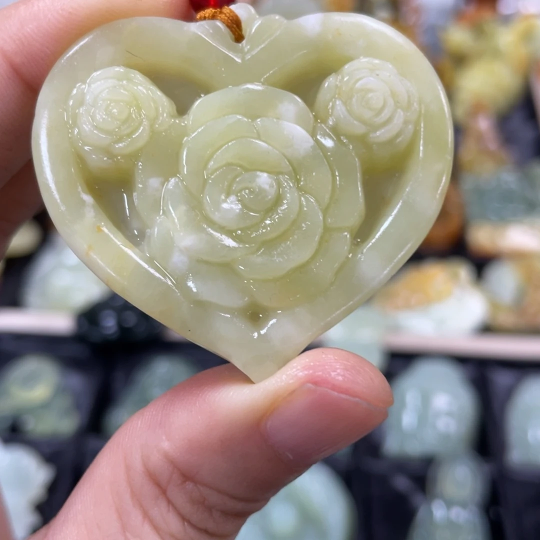 蛇纹石玉颈饰合金