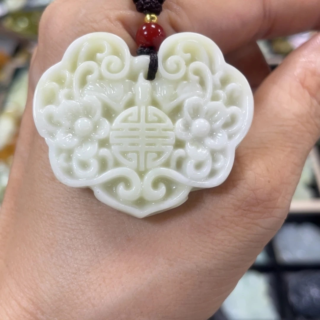 蛇纹石玉颈饰合金