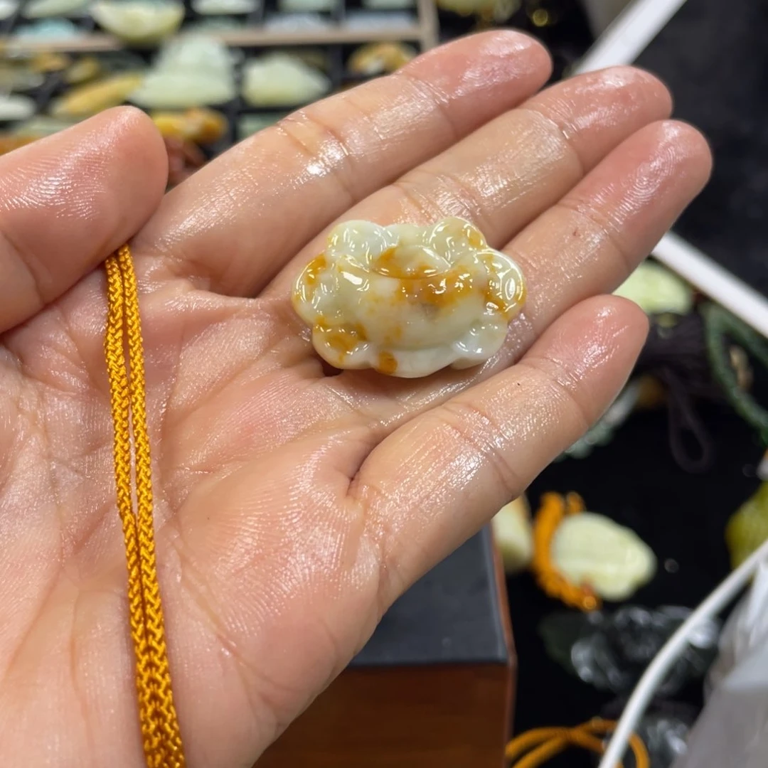 蛇纹石玉颈饰未镶嵌