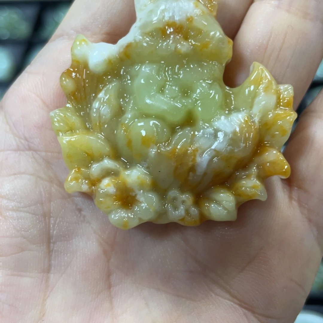 蛇纹石玉颈饰合金