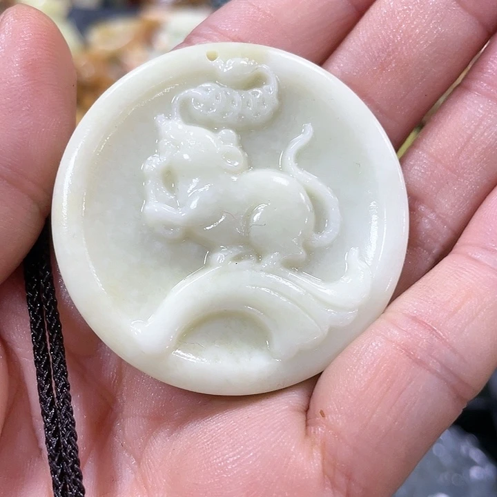 蛇纹石玉颈饰未镶嵌