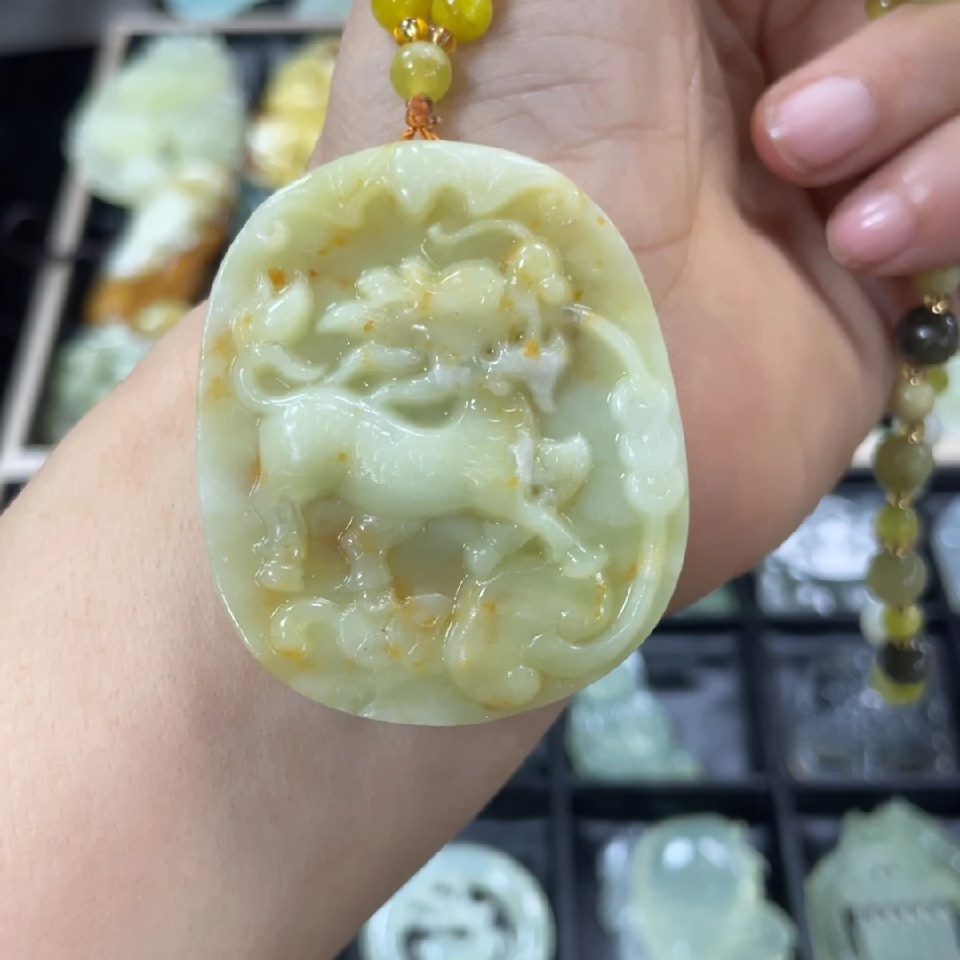 蛇纹石玉颈饰未镶嵌