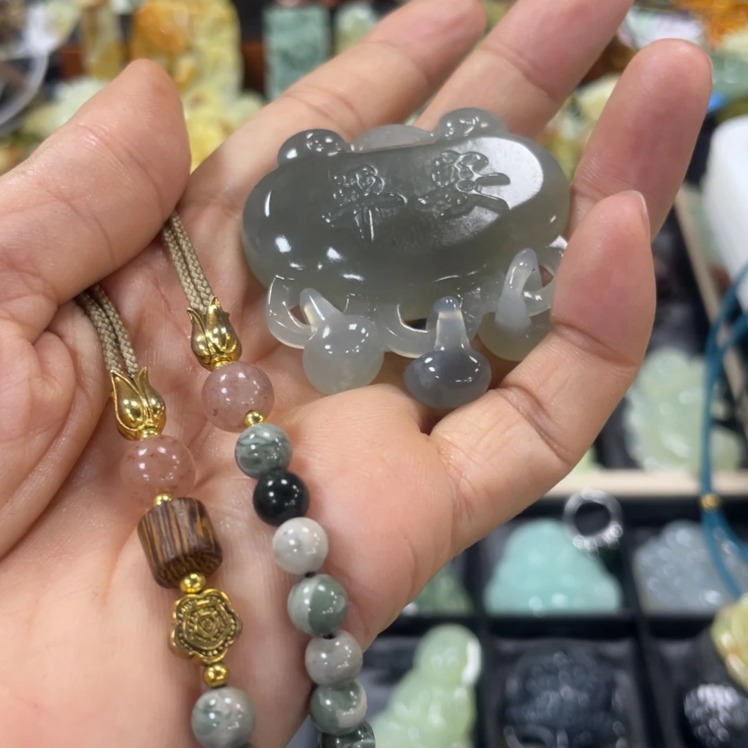 蛇纹石玉颈饰合金意*