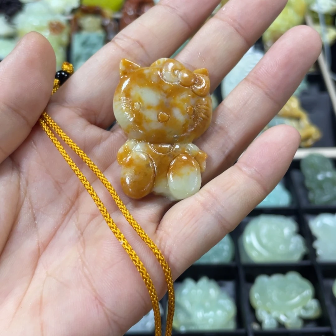 蛇纹石玉颈饰未镶嵌