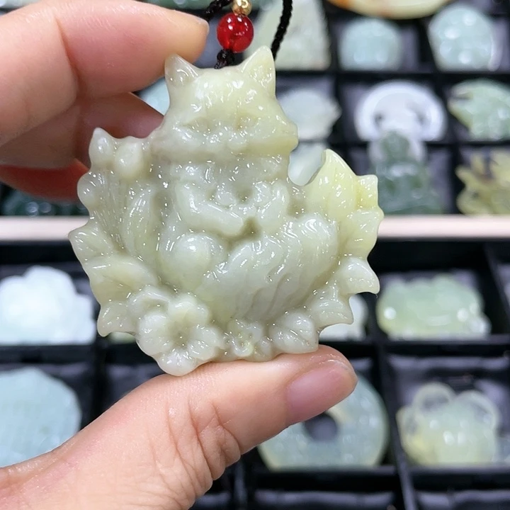 蛇纹石玉颈饰未镶嵌