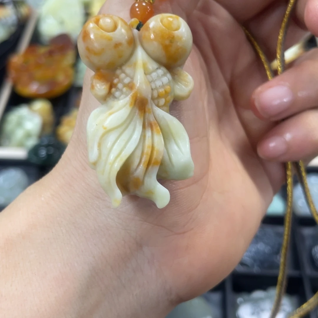 蛇纹石玉颈饰合金