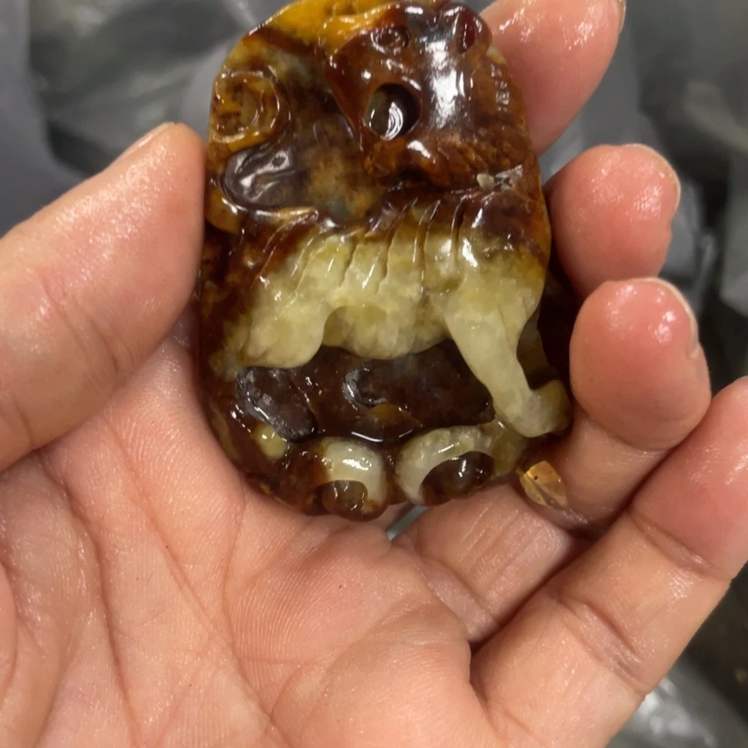 蛇纹石玉颈饰未镶嵌