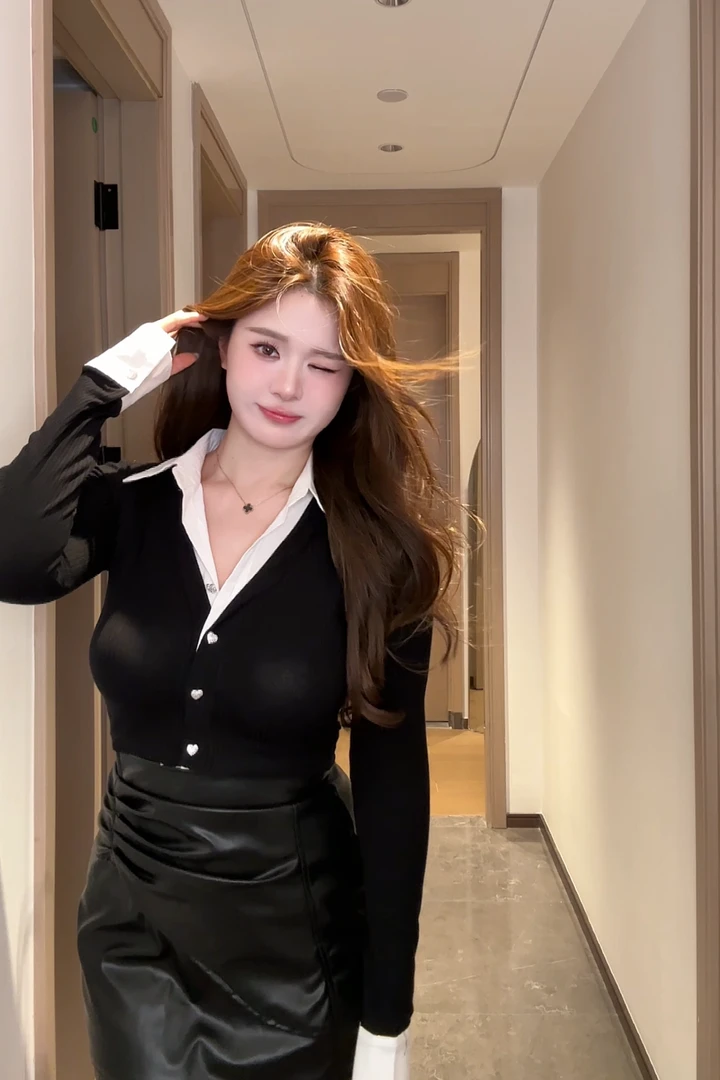 胖MM大码假两件衬衫设计感加绒加厚甜辣妹性感短款上衣撞色T恤