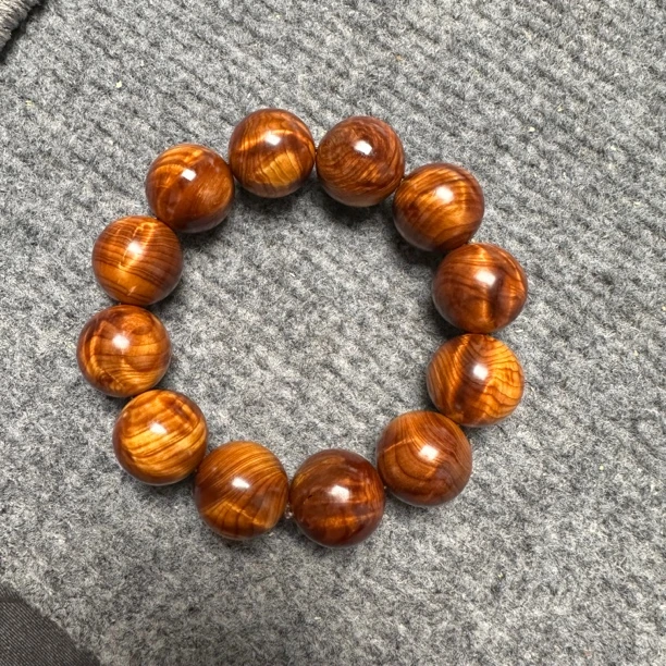 纯手工打磨龙胆闪电2.0手串