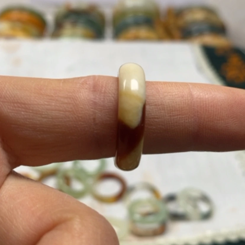 【闪购商品】蛇纹石玉手镯未镶嵌梦****人