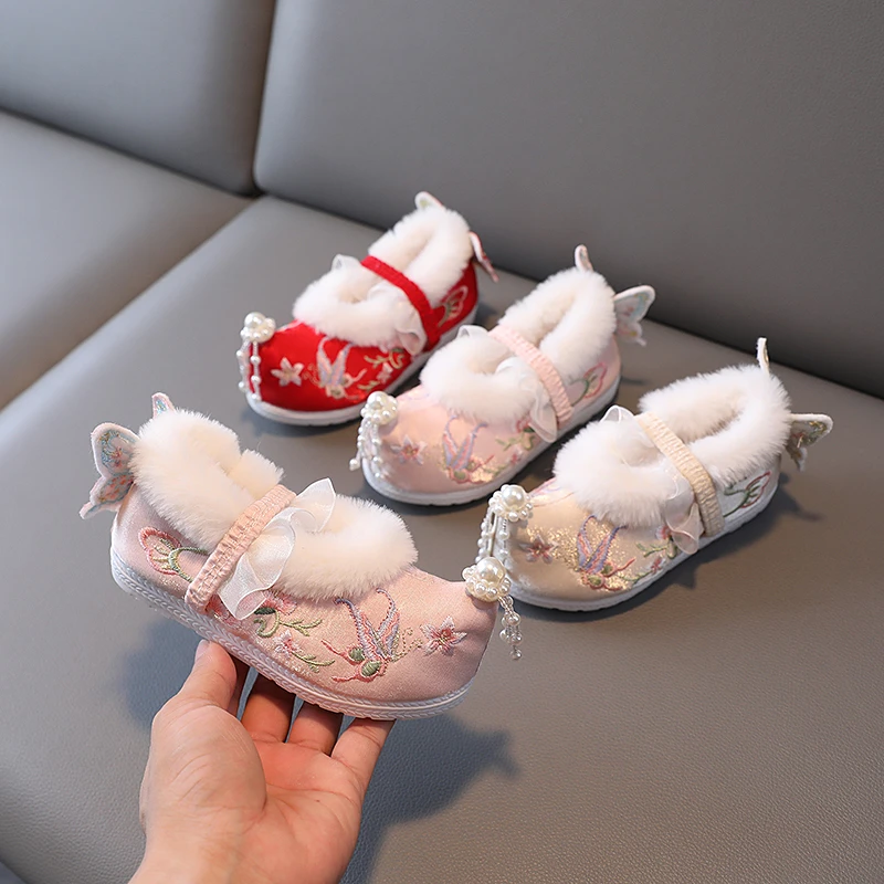 秋冬蝴蝶刺绣翘头汉服绣花鞋子女童马面裙鞋子古风汉服棉鞋拜年鞋