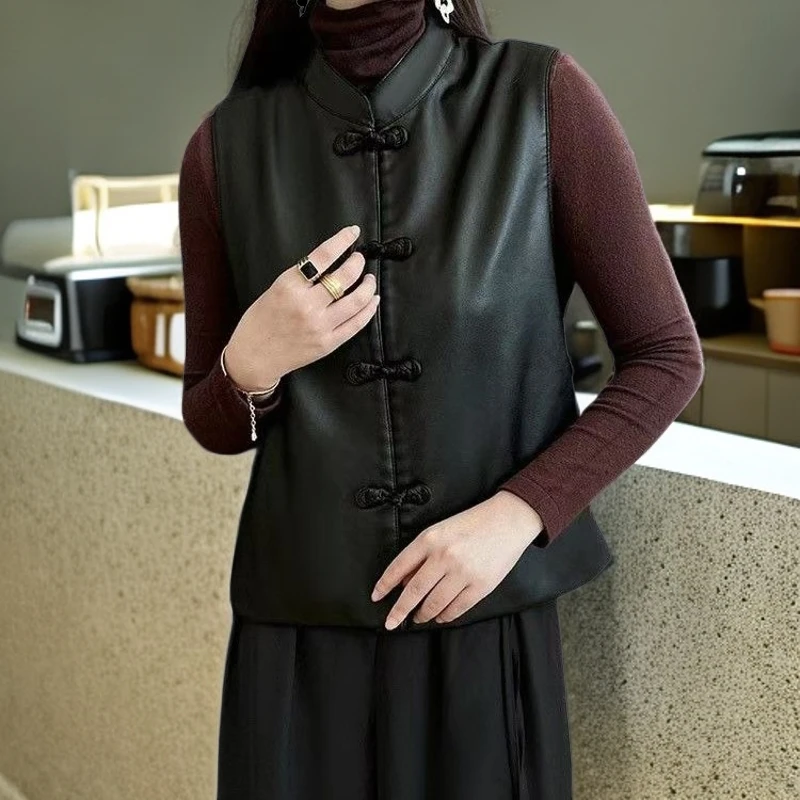 复古盘扣春秋新款仿皮中式马甲女短款坎肩外穿女士无袖中国风马夹