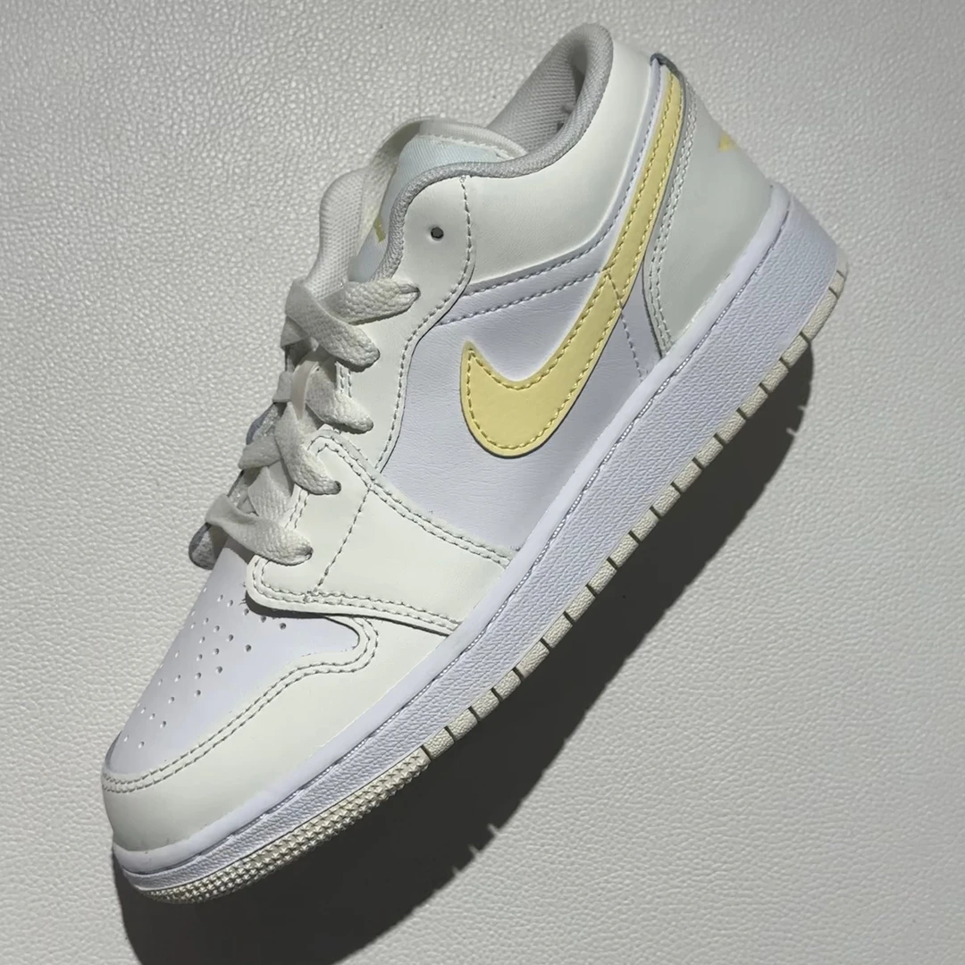 【就近门店发货】NIKE耐克大童AIRJORDAN1LOW(GS)乔丹鞋FV8486-181