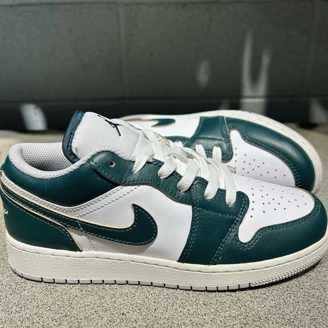 【耐克/就近门店发货】NIKE大童AIRJORDAN1低帮休闲鞋FQ8041-300