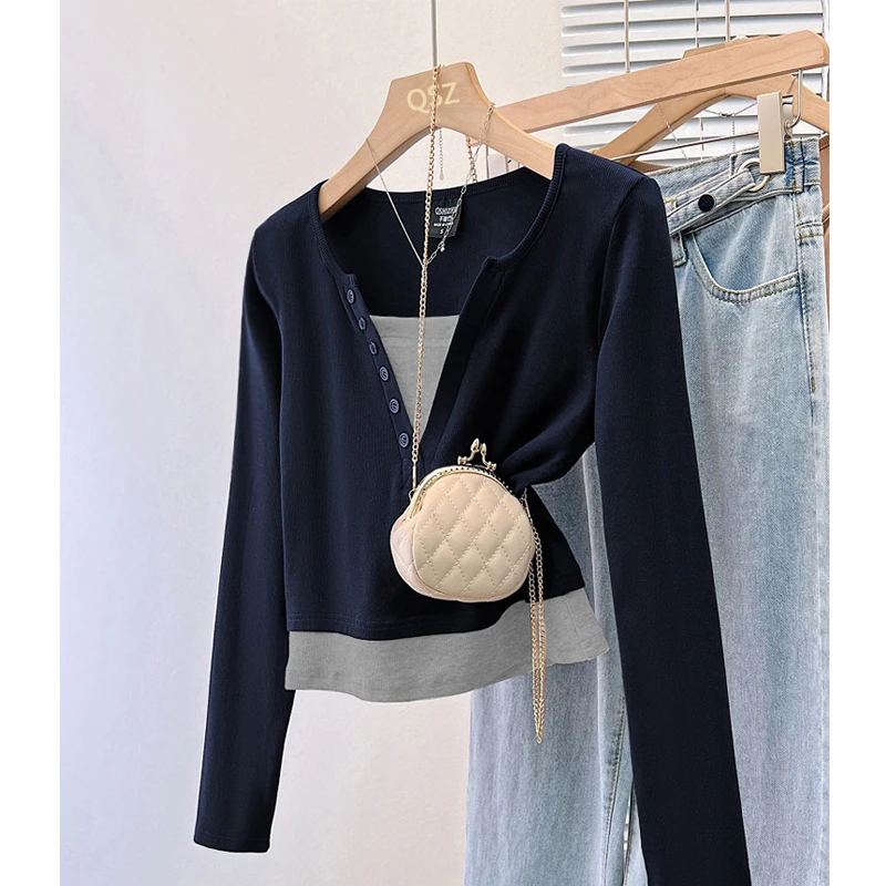 8904#撞色假两件长袖T恤女秋冬新款设计感小众V领短款上衣打底衫