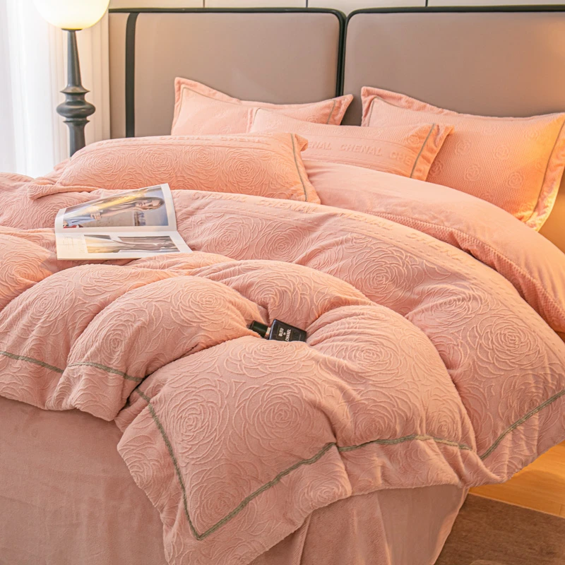 秋冬季加厚牛奶绒四件套公主风雕花款加厚保暖高克重宿舍双面绒