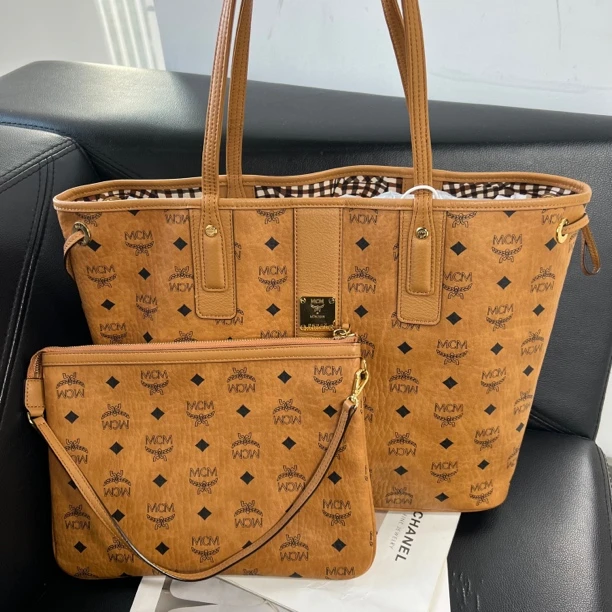 95新 MCM 捐金沉珠/干邑色中号托特包单肩