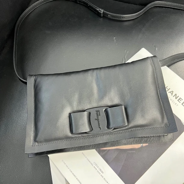 95新 菲拉格慕 捐金沉珠/黑色蝴蝶结泡芙单肩包