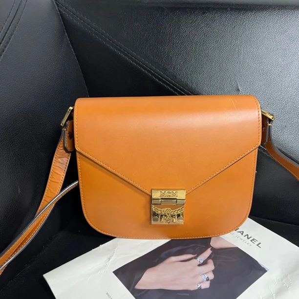 95新 MCM 捐金沉珠/马鞍包单肩